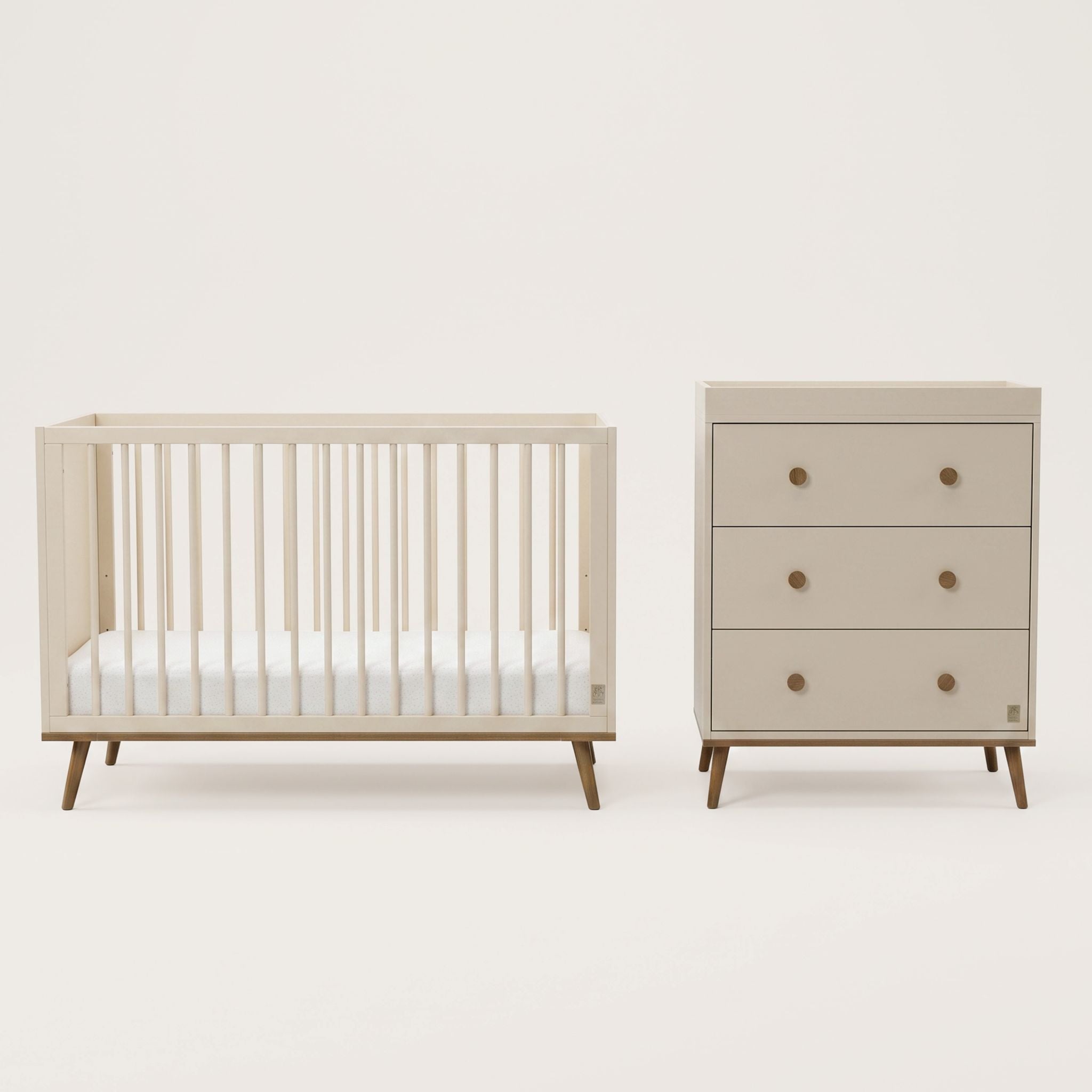 Ollie Cot & Chest of Drawers Bundle